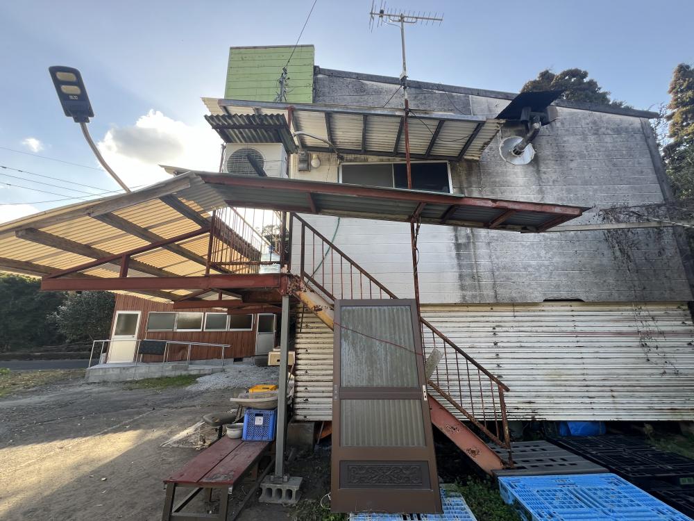 1990s steel-frame house with outbuildings in Aira, Kanoya