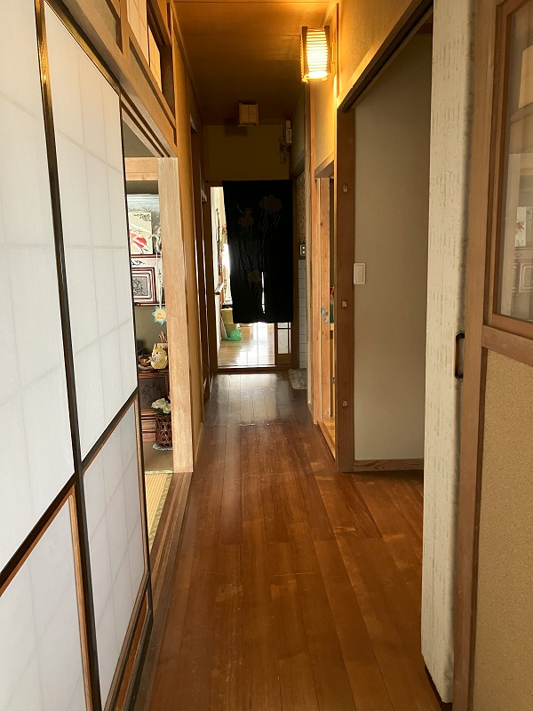 1970s wood house, 10-min walk to station, Tottori