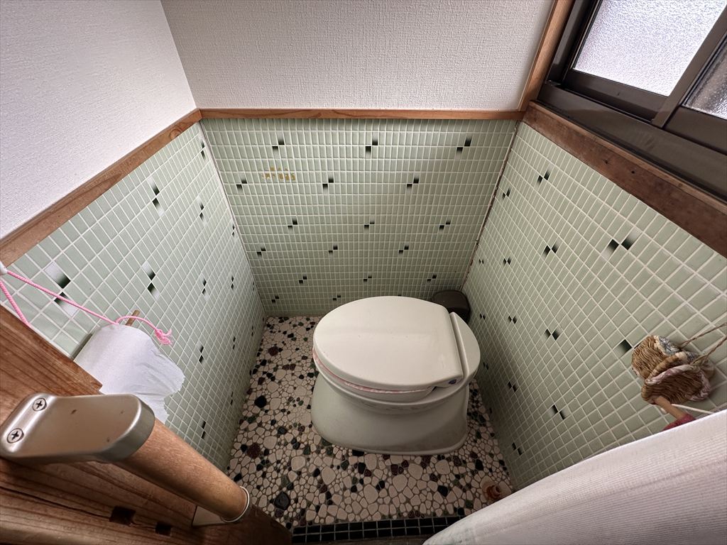 1970s wood house, 10-min walk to station, Gifu