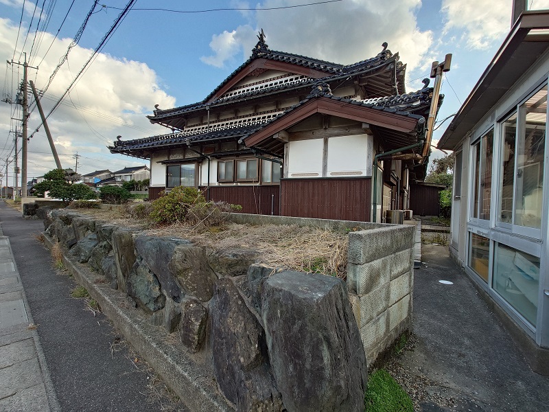 1970s wood house, 7-min walk to station, Tottori