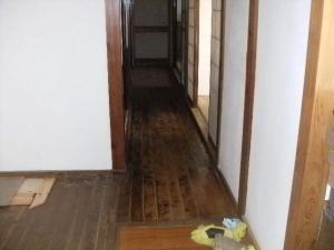 1960s wood house on a large plot in Niigata