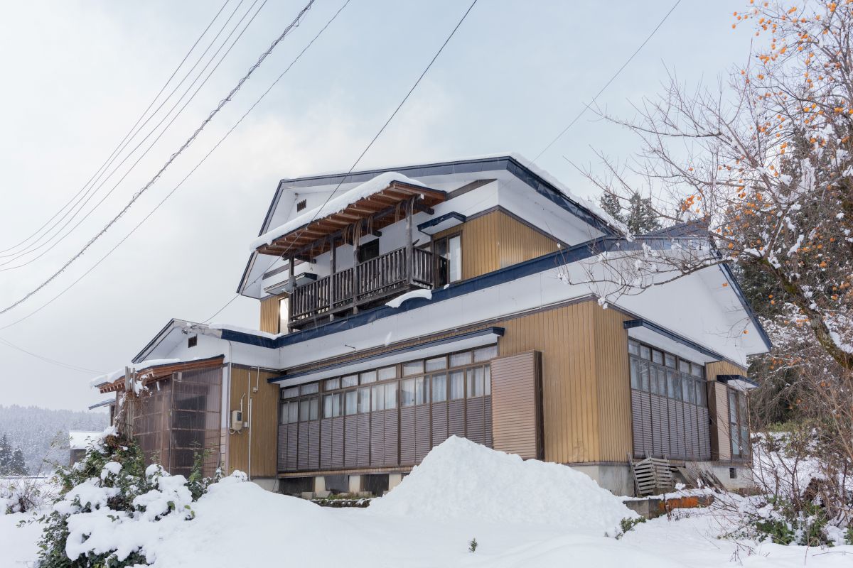 1980s wood house on a large plot in Yamagata