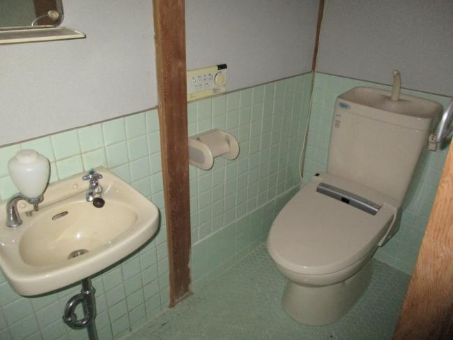 1960s wood house, 15-min walk to station, Okayama