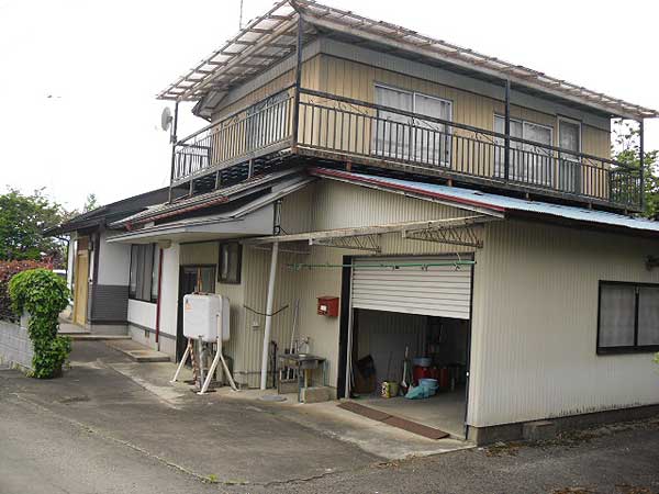 1970s wood house on a large plot in Iwate