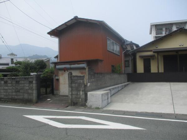 1960s wood house, 17-min walk to station, Ehime