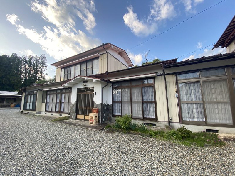 1960s wood house on a large plot in Iwate