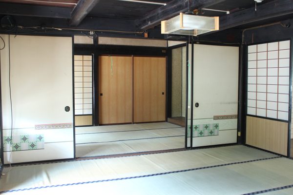 1930s wood house with storehouses in Shimane