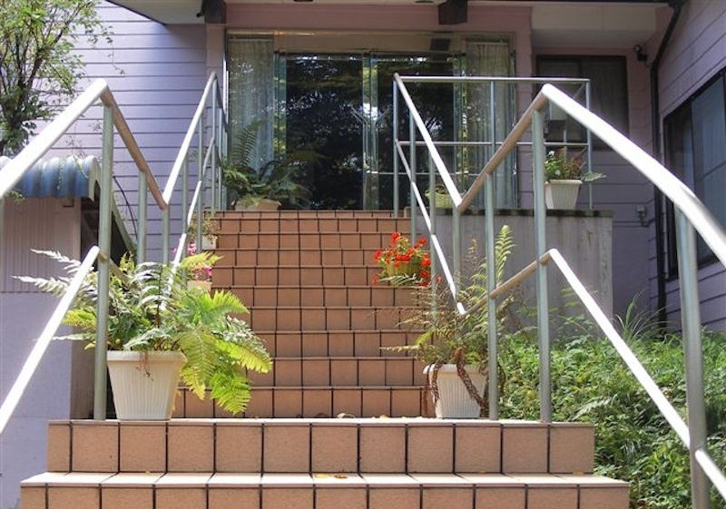1980s steel-frame house on a large plot in Otohime, Aso