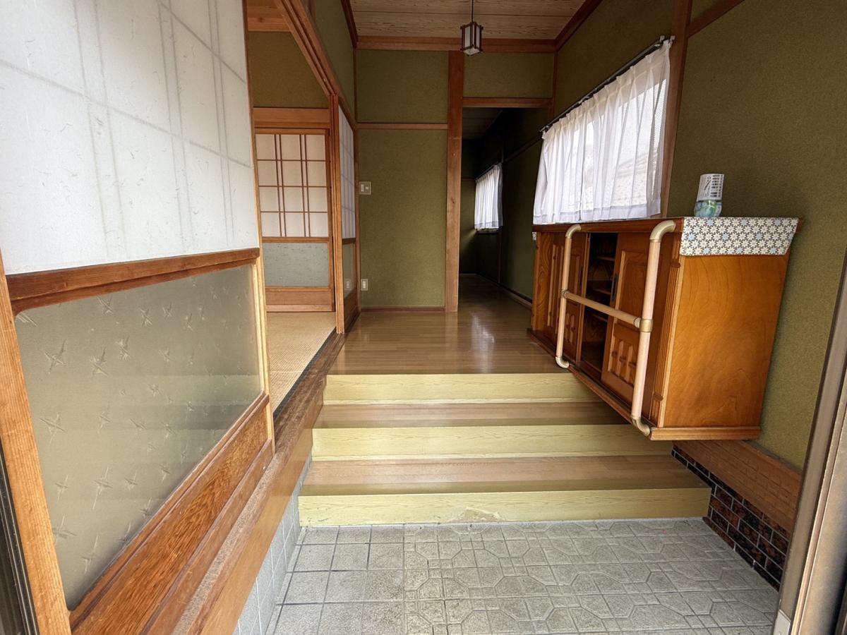 1980s wood house in Miyazu, Kyoto, farmland, approval needed