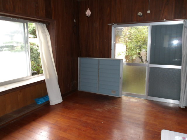 1970s wood house, 16-min walk to station, Satsumasendai