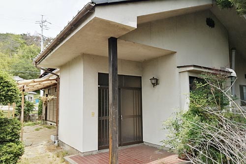 1970s house on a large plot in Komoro