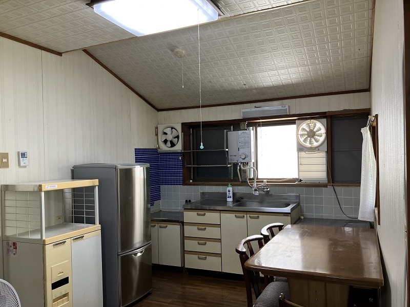 1960s wood house, 11-min walk to station, Tottori