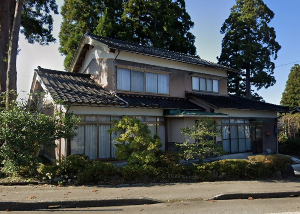 1970s wood house on a large plot in Toyama
