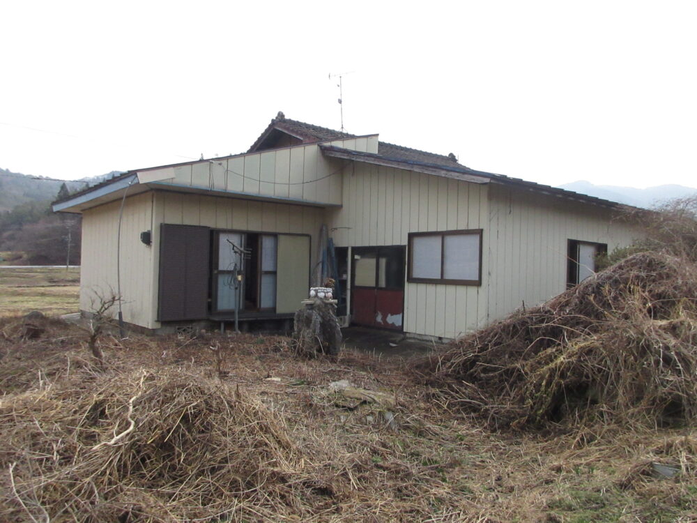 Wood house on a large plot in Iwate