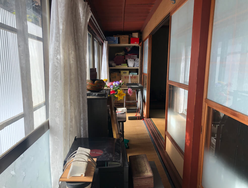 Wood house with storehouses in Shiga