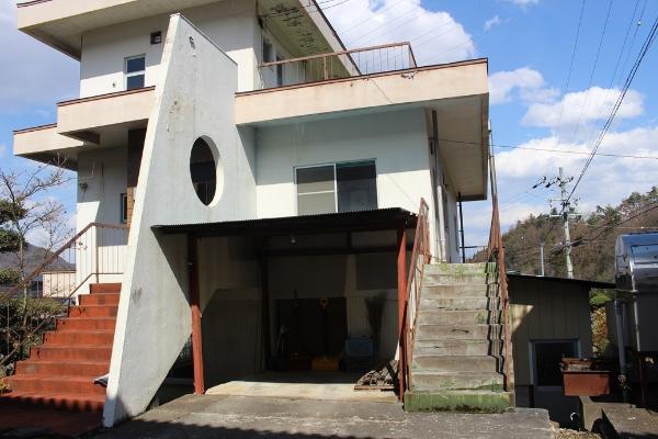 A lightweight steel 3-story house.