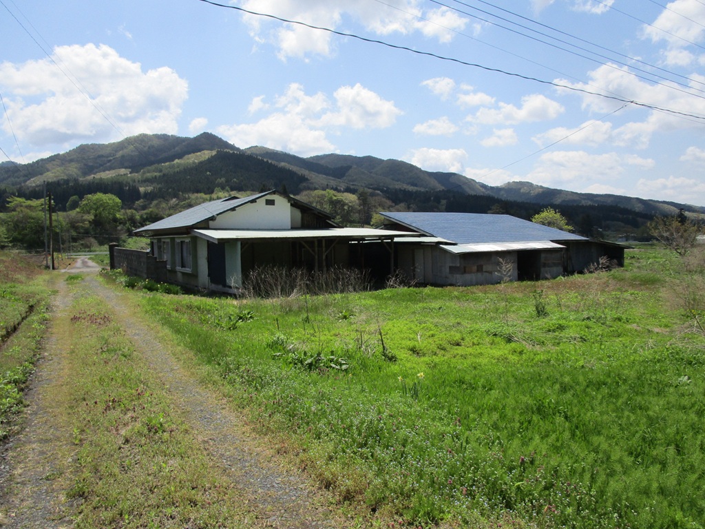 1960s wood house with outbuildings in Iwate