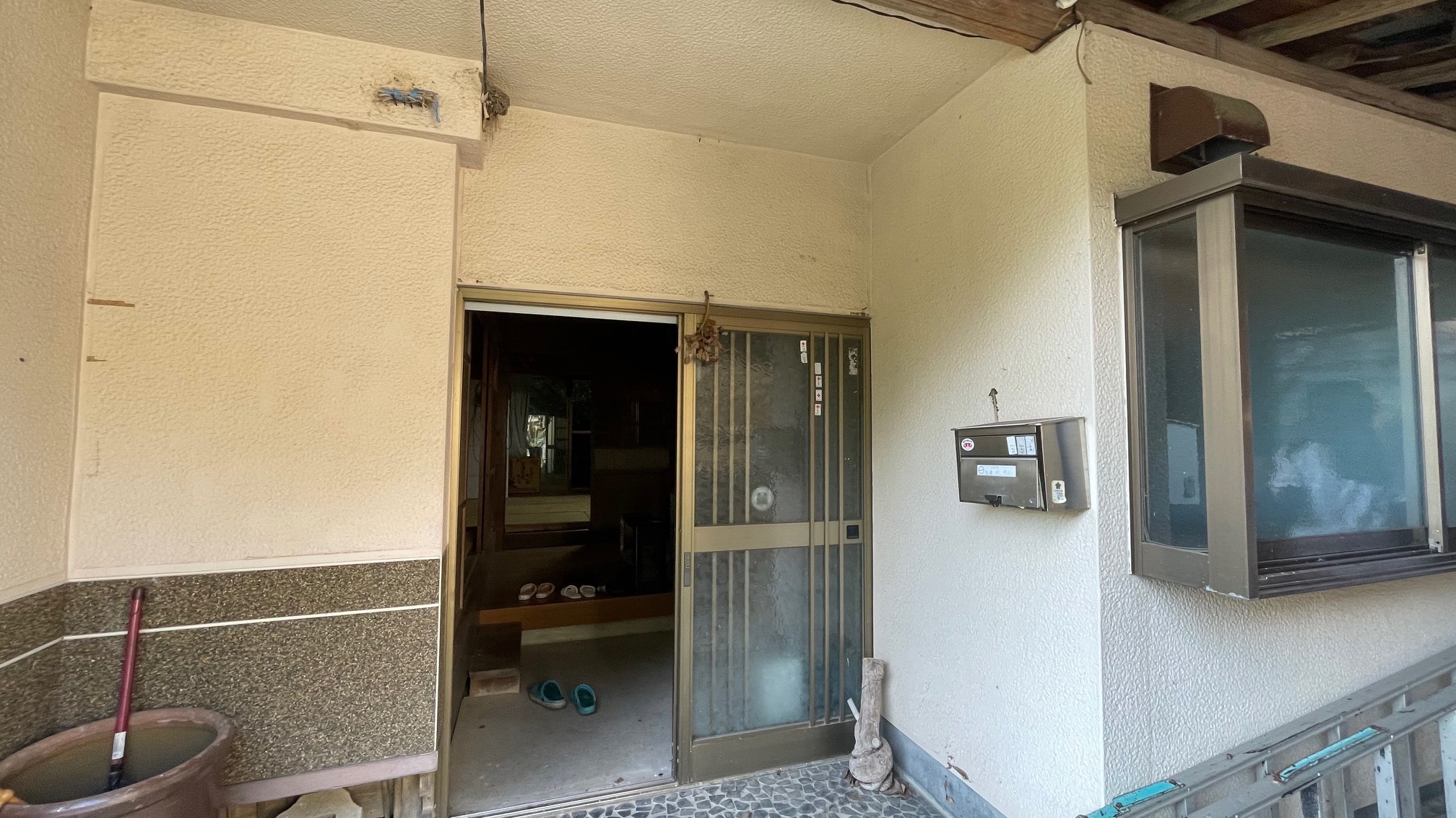 1970s wood house on a large plot in Shizuoka