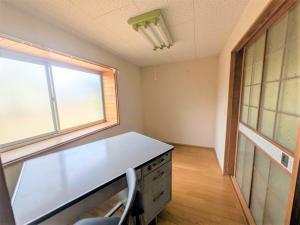 1970s wood house, 17-min walk to station, Shimane