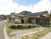 1960s wood house on a large plot in Niigata