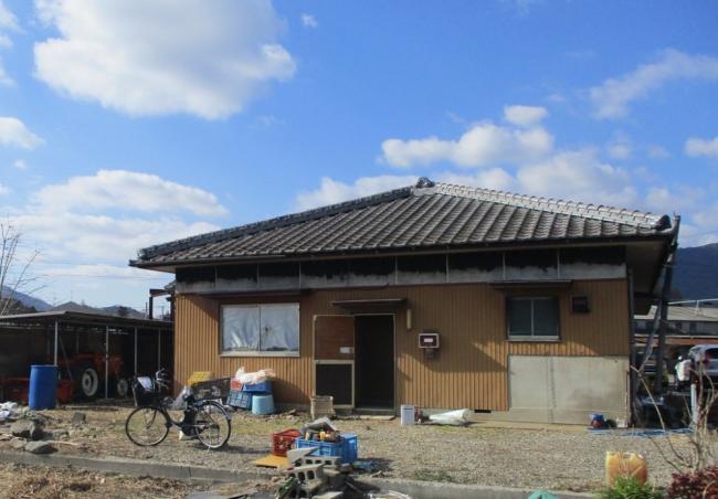 1980s wood house, 19-min walk to station, Kagawa