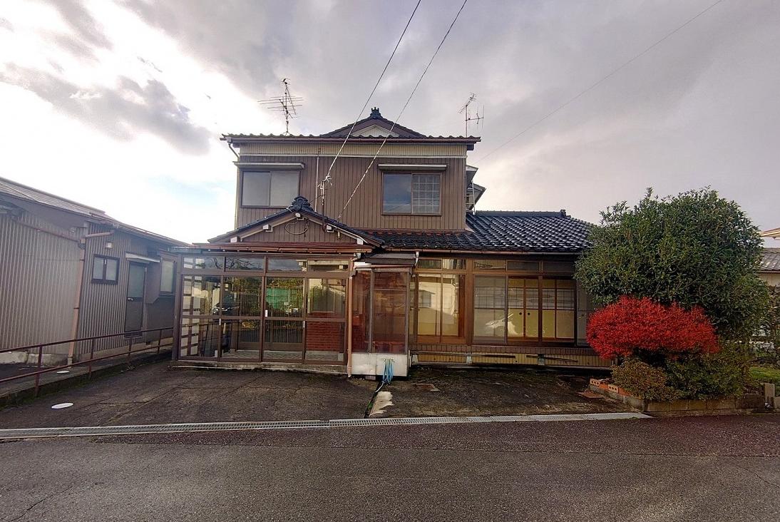 1970s wood house, 8-min walk to station, Toyama
