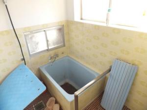 1970s wood house with storehouses in Niigata
