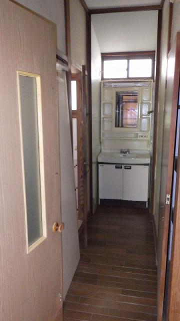 1960s wood house, 17-min walk to station, Nagasaki