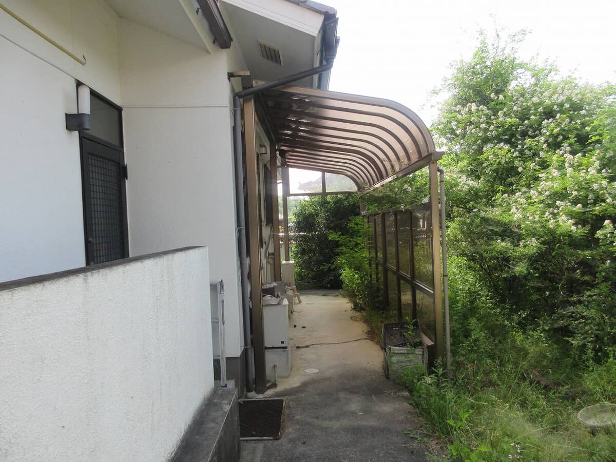 1990s wood house on a large plot in Hiroshima