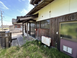 1980s wood house, 19-min walk to station, Shimane