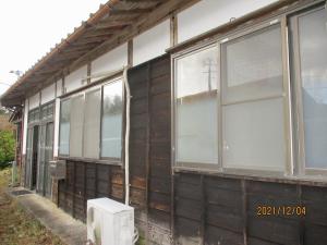 1960s wood house on a large plot in Niigata