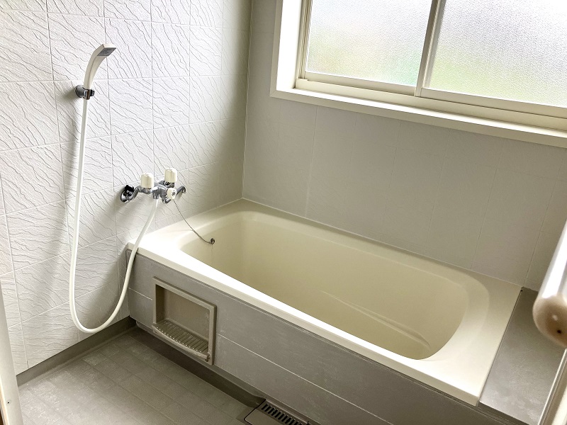1990s wood house, 8-min walk to station, Tottori