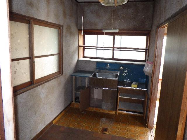 1970s wood house, 12-min walk to station, Nagasaki
