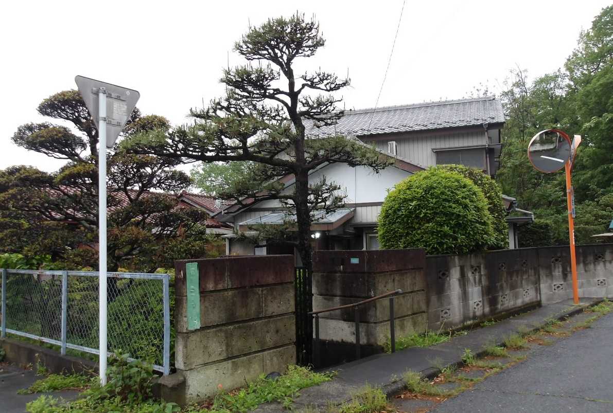 Japanese-style 2-story residence with zoned garden and vegetable garden