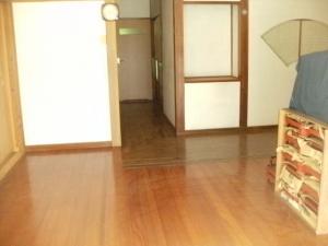 1960s wood house on a large plot in Niigata