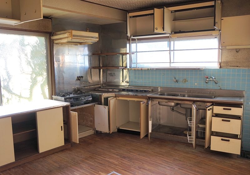 1970s wood house on a large plot in Tatsukushi, Tosashimizu