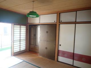 1980s concrete house, 15-min walk to station, Oita