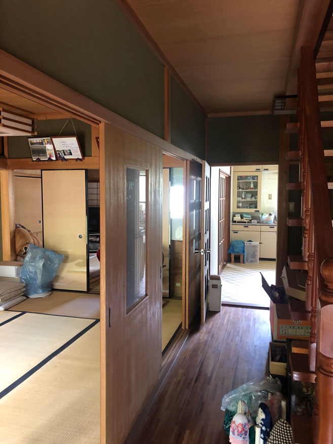 1980s wood house with storehouses in Hiyoshi, Nantan