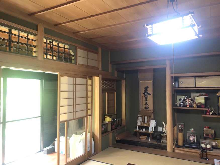 1980s wood house with storehouses in Hiyoshi, Nantan
