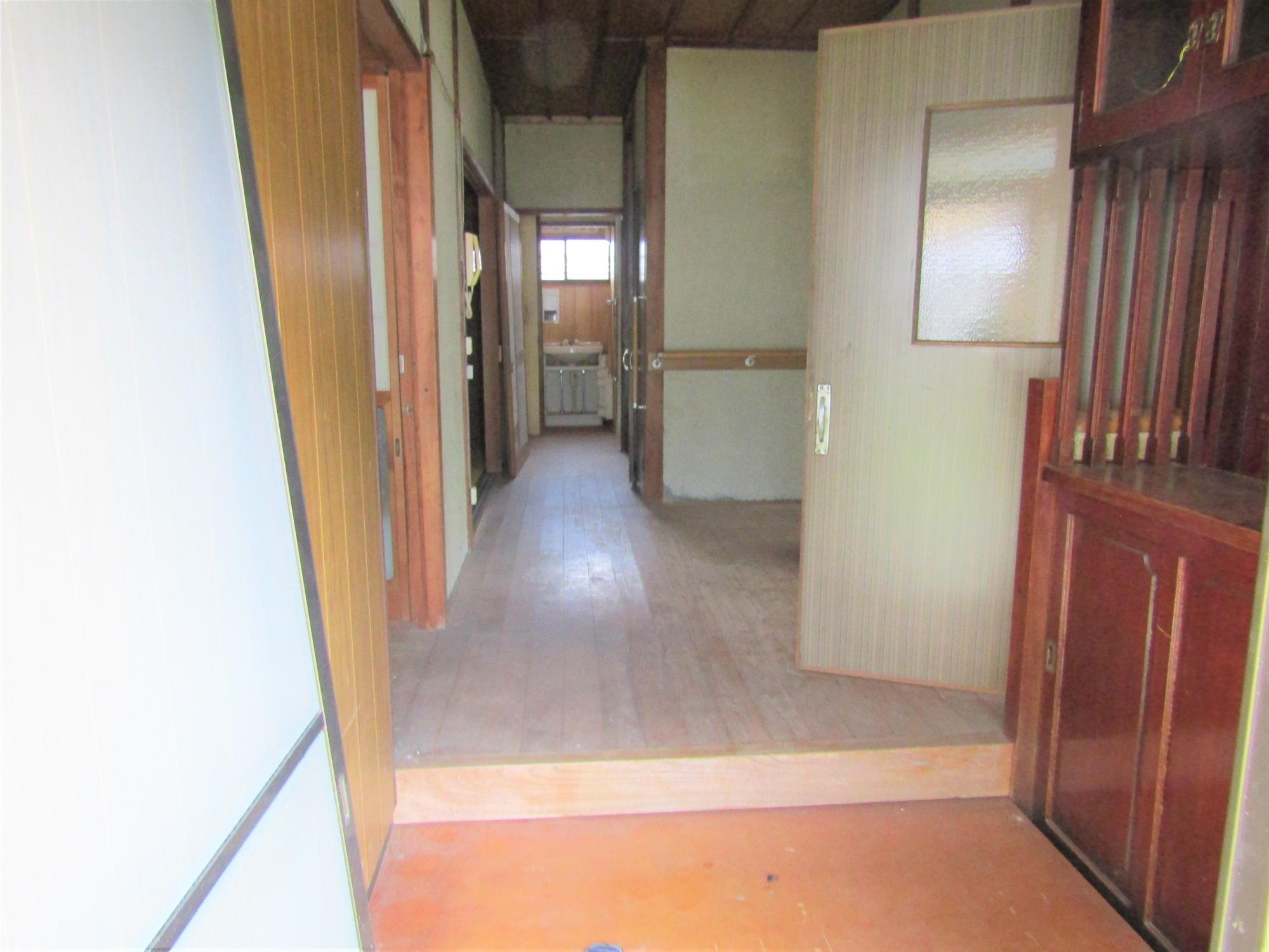 Convenient to Station A-130 and shopping