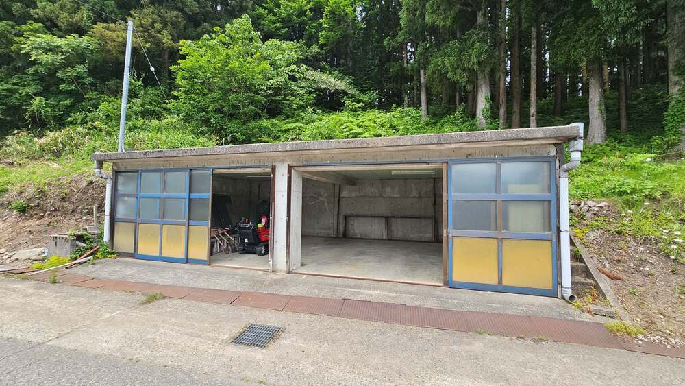 2000s wood house in Toyama