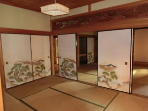 1970s wood house, 12-min walk to station, Kawanishi, Yusui