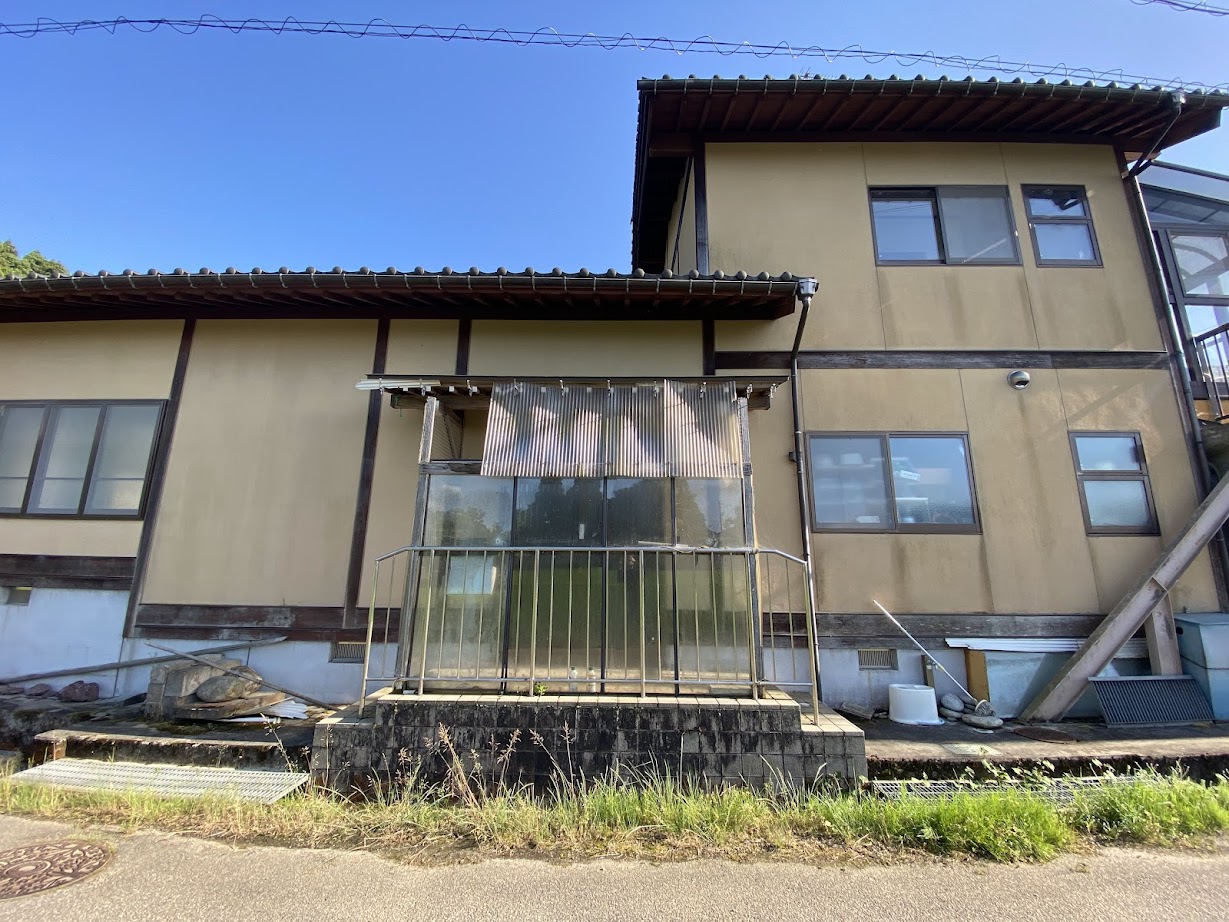2000s wood house in Toyama