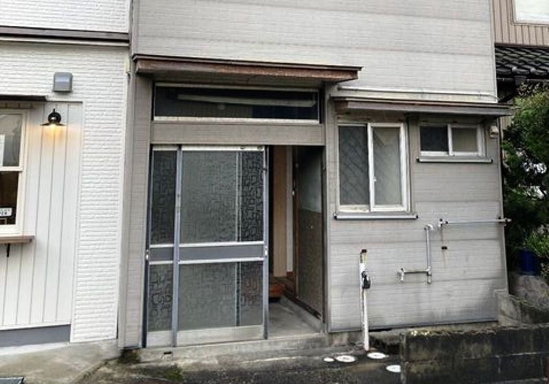 1970s wood house, 5-min walk to station, Toyama