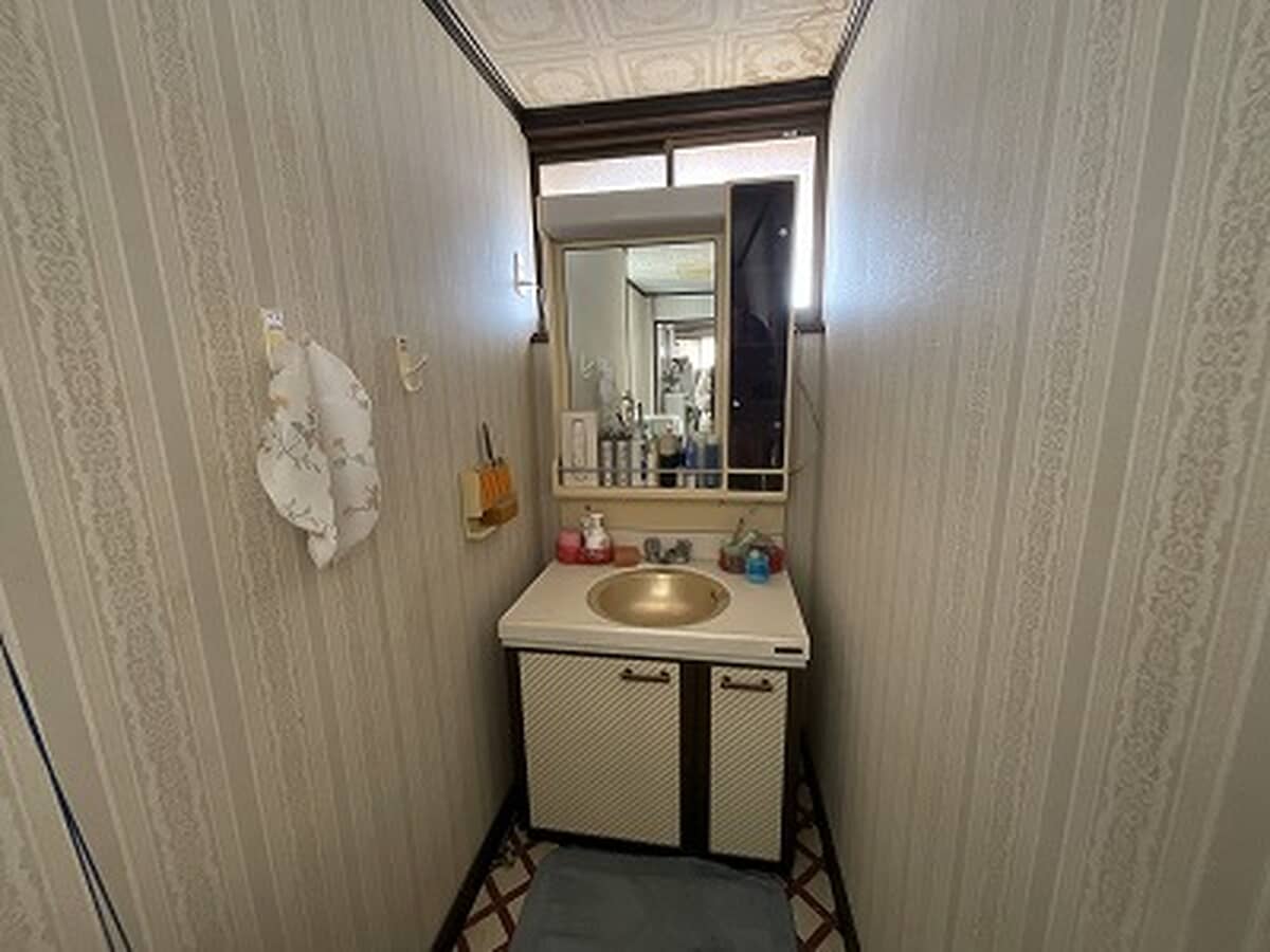 1920s wood house on a large plot in Hiroshima