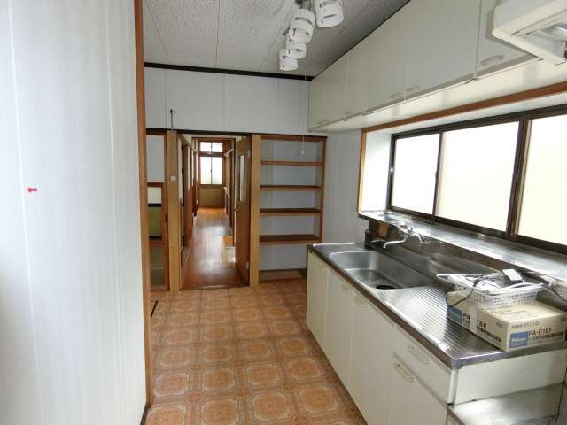 1950s wood house, 11-min walk to station, Akita