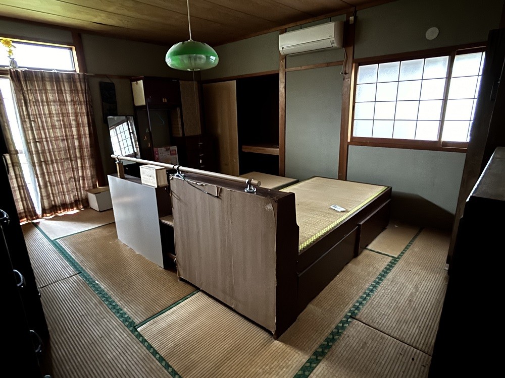 1970s wood house near the coast in Togata, Ibusuki