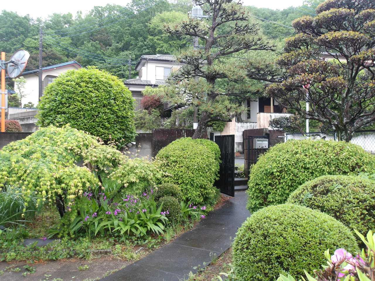 Japanese-style 2-story residence with zoned garden and vegetable garden