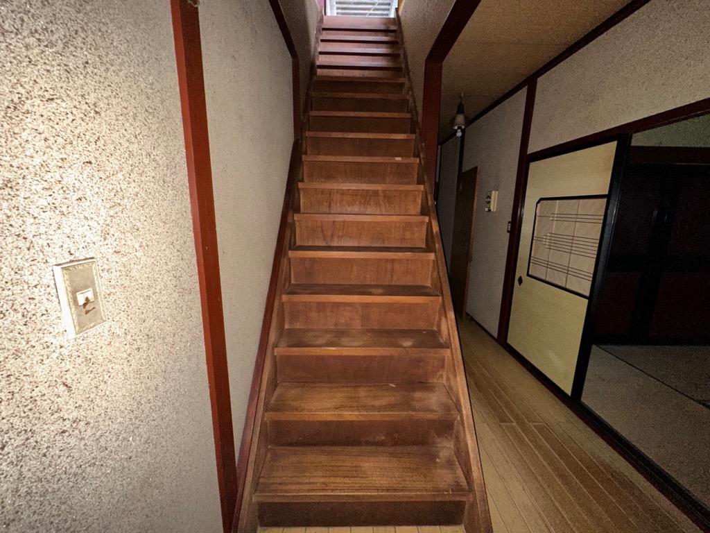 1970s concrete house, 2-min walk to station, Toyama
