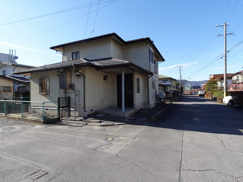 1980s steel-frame house, 17-min walk to station, Nagano